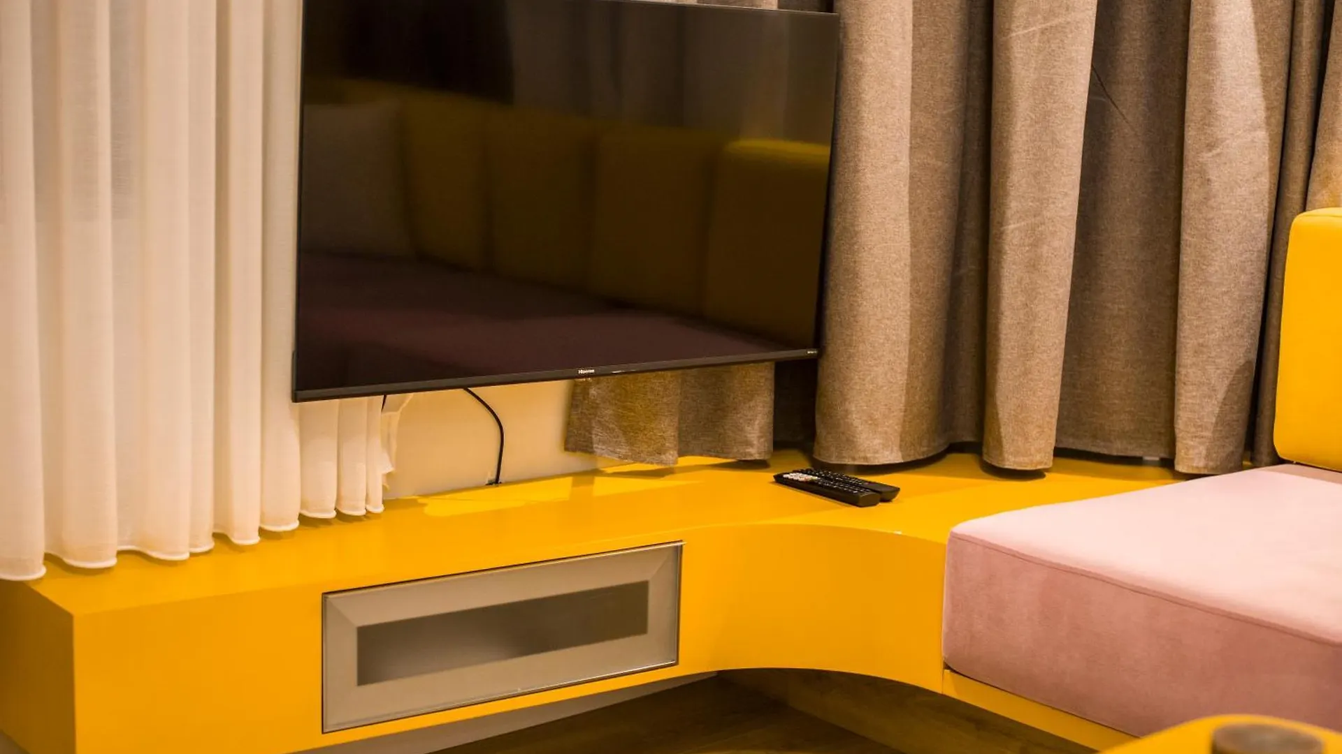 Orama Suite & Spa Korce 0*,  Albania